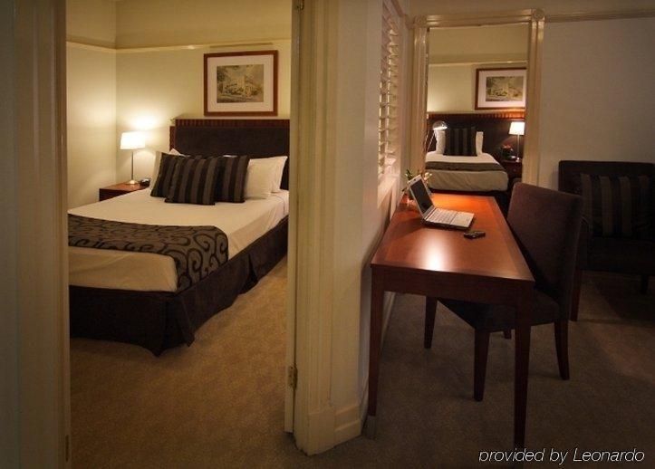 Adina Apartment Hotel Brisbane Anzac Square Room photo